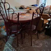 میز و دو عدد صندلی