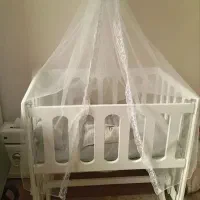 تخت گهواره ای کنار مادر