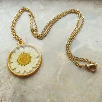 گردنبند رزینی گل بابونه