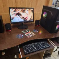 کامپیوتر گیمینگ نو رم ۸ با مانیتور موس و کیبورد