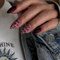 تخفیف آموزش و کاشت ناخن