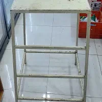 چهار پایه فلزی