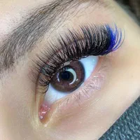 ارائه خدمات کاشت و اکستنشن مژه و لیفت ابرو