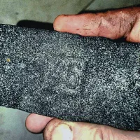 سنگ قدیمی احتیاج به کارشناس دارم