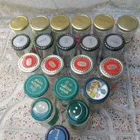 مقداری شیشه ترشی ومربا