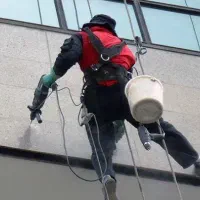 پیچ و رولپلاک عایق راپل کارارتفاع بدون داربست طناب