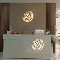 منشی پذیرش کلینیک زیبایی