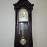 یک عدد ساعت دیواری