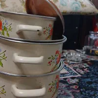 فروش سرویس قابلمه Emayetas گل بته ای در حد نو|کلکسیون اشیاء عتیقه|قم, صفاشهر|دیوار