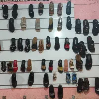 کفش عمده|کیف، کفش، کمربند|سنگدوین, |دیوار