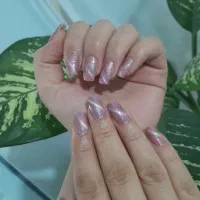 کاشت ناخن و مژه