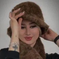 شال و کلاه به رنگ سفید