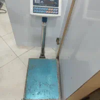 باسکول 150 کیلو سالم و یک ترازوی 30 کیلویی پند