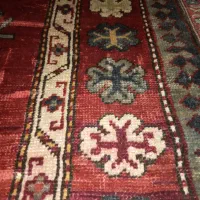 تعدادی قالیچه نیازمند تعمیر