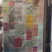 تعدادی فرش و یه حصیر زیرانداز زیلو