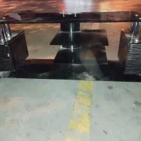 میز شیشه ای در حد نو