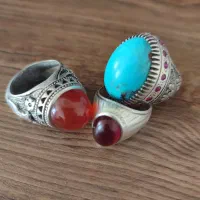 ۲عدد عقیق و۱عدد فیروزه نیشابور