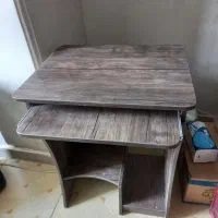 میز تحریر و کامپیوتر