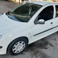 پژو v8 مدل ۹۲ . خودرو خشک و بی رنگ