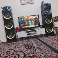 بسیار تمیزو کم کار و وضوح صدا عالی همراه پخش نور
