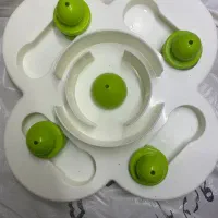 اسباب بازی و ظرف غذا آرام خور گربه برای افزایش هوش