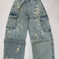 تعدادی لباس و شلوار بچگانه