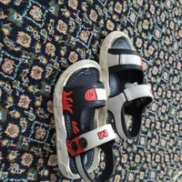 تعدادی لباس و کفش
