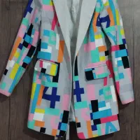 کت خاکستری طرح دار|لباس|صدرا-فارس, فاز ۲|دیوار