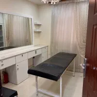 اجاره اتاق و میز ناخن