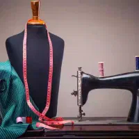 خانم چرخ کار و خیاط سری دوزی