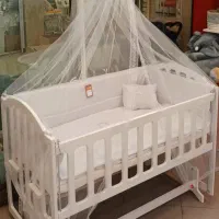 تخت کنار مادر