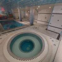 ویلا استخر آبگرم سرپوشیده مهمانی و دور همی|اجارهٔ کوتاه‌مدت ویلا و باغ|تهران, شهرک چیتگر|دیوار