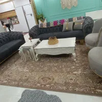 مبل چستر طوسی درحد نو ۸ نفره همراه کوسن و جلو مبلی