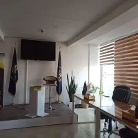 مسئول دفتر خانم، مسلط به اینستا گرام وکامپیوتر