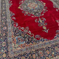 فرش دستبافت 19متری کهنه ذات کاشان زمینه لاکی