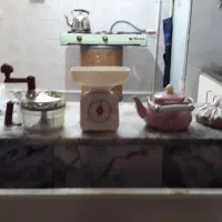 کتری و همزن دستی وترازو  آشپزخانه