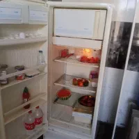 یخچال فریزر ارج کاملا سالم و تمیز