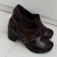 کفش|کیف، کفش، کمربند|سراب, |دیوار