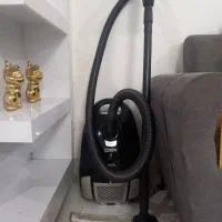 یک عدد جارو برقی سیم جمع کن درحد نو