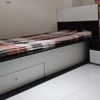 تخت همراه پاتختی ست