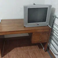 میز و تلویزیون