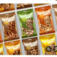 کارگر ساده بسته بند در خط تولید و توزیع