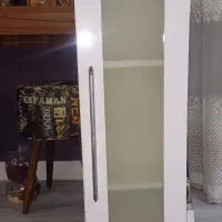 یک بوفه و یک اینه