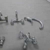 شیرآلات آب کاملا تمیز و سالم