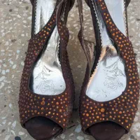 کفش|کیف، کفش، کمربند|کارون, |دیوار