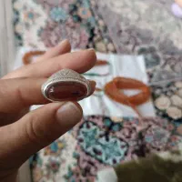 فروش تسبیح کهربا سندلوس و انگشتر عقیق|کلکسیون اشیاء عتیقه|نقده, |دیوار