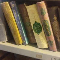 تعدادی قرآن و صحیفه سجادیه