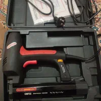 یک دستگاه میخ کوب برقی