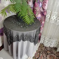 گلدون و میز