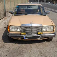 بنز ۲۳۰ دانشجویی ۱۹۷۹